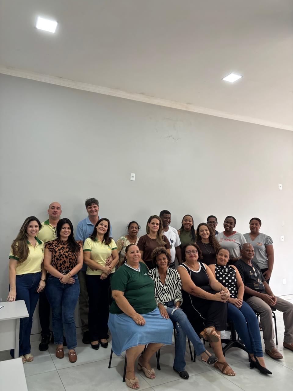 Conselheiros do CMAS reunidos para foto oficial na Casa dos Conselhos Municipais